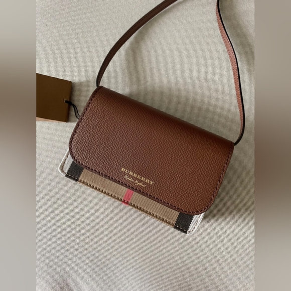 Burberry Hampshire Check Leather Crossbody Bag - Picture 3 of 16